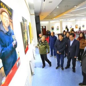 “黄河岸边的笑脸”摄影展亮相石嘴山