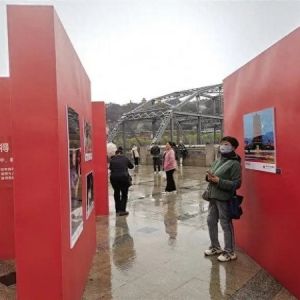“黄河影迹”摄影展开幕