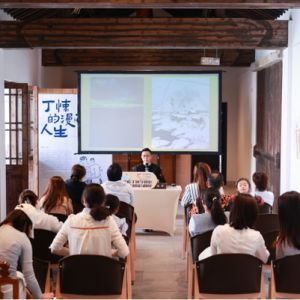 一边看展一边学摄影 这场亲子摄影讲座举办
