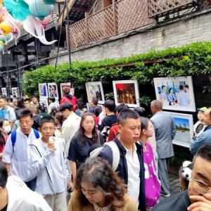 致敬劳动者！这场主题摄影展“五一”假期亮相成都宽窄巷子 ...