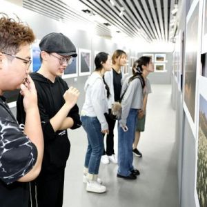 “东方巨龙”长城摄影展高校巡展