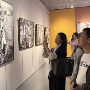 170幅作品展示60年生活变化 “黄河百姓——朱宪民摄影作品展”开展 ... ...