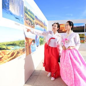 “强基工程”—“中华民族一家亲·同心共筑中国梦”摄影、美术、书法艺术展在延吉开幕 ...