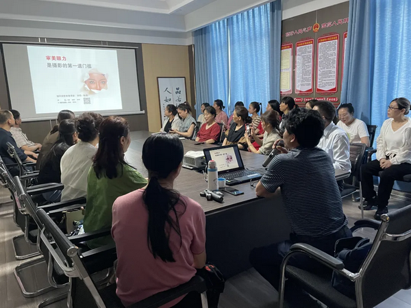 鸟类摄影专家分享拍摄技巧，“小记者”在白云山现学现用