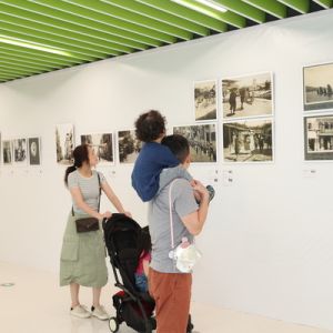 “镜影沉壁”澳门回归祖国25周年历史影像展在深圳妇儿大厦展出 ...