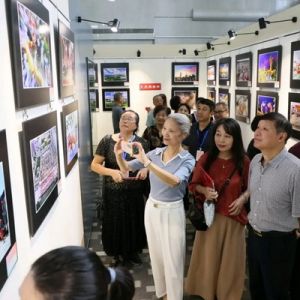 120幅作品展现龙岗沧桑巨变，龙岗影像嘉年华开幕