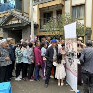 大学生在乡村开起“照相馆”