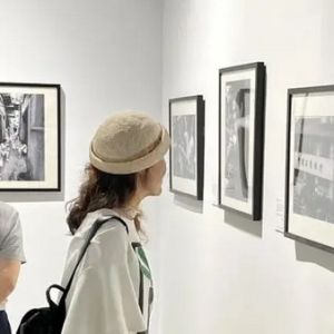 喜迎新中国成立75周年，“上海，昨天、今天”摄影展开幕