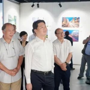 “国社之镜·世纪光影”新华社新闻摄影展明日开展