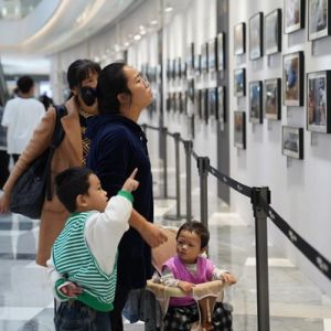 这场摄影展为何吸引“人潮如织”?