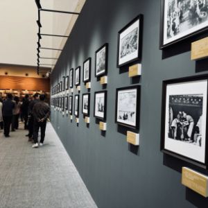 “新华社进校园”——山东大学师生走进“国社之镜·世纪光影”新闻摄影展 ...