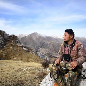 寻豹六年，青海牧民摄影师们捧起金鸡奖