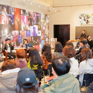 近万名观展者在檀谷小镇重温摇滚黄金年代