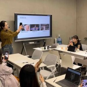 东莞石排AI公益课堂开课 探索AI+摄影新视界助力技能升级
