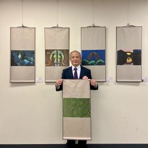 馮學(xué)敏湖州綾絹掛軸攝影作品再次亮相東京