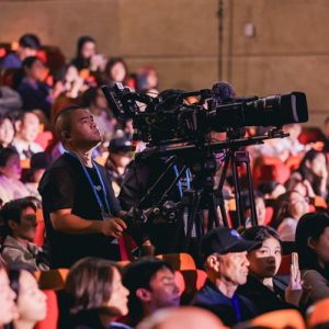 把舞臺拍成電影——佳能“佳直播PRO”助力譚維維《聲聲世世》音樂會幕后 ...