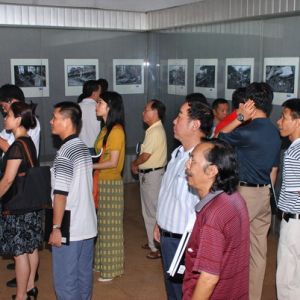 四川大地震巡回攝影展在新會區景堂圖書館開幕