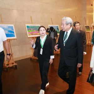 从7只到1.2万只！洋县朱鹮摄影展亮相洱海论坛展现生态奇迹