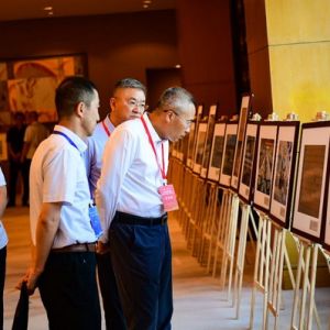 内蒙古现代能源经济新闻摄影展开展