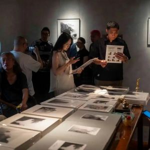 看展览｜摄影的凝视：文化名人、水墨黄山、抽象艺术展